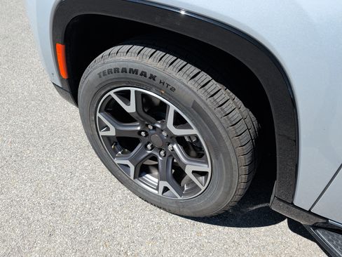 Used 2024 Jeep Wagoneer Series III AWD/4WD image 9