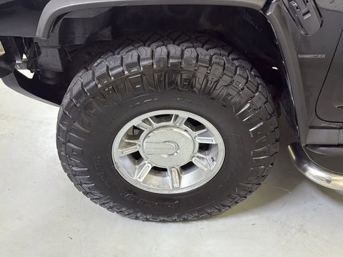 Used 2005 HUMMER H2 w/ Preferred Equipment Group image 24
