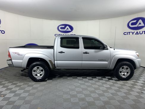Used 2011 Toyota Tacoma 4x4 Double Cab w/ TRD Off-Road Pkg image 2