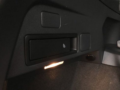 Used 2021 Volkswagen Tiguan SE R-Line image 25