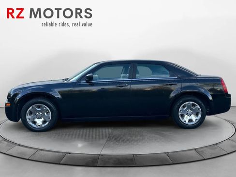 Used 2007 Chrysler 300 image 2