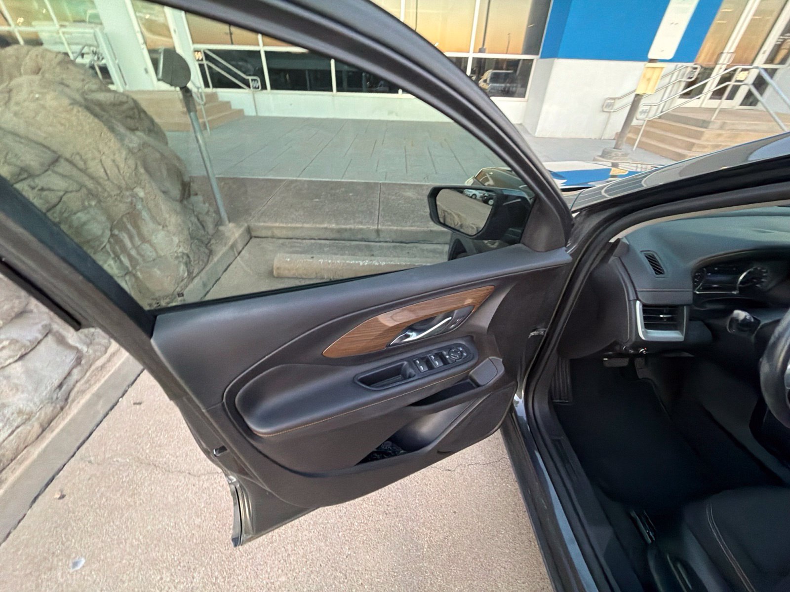 Used 2018 GMC Terrain SLE w/ Driver Convenience Package FWD image 8