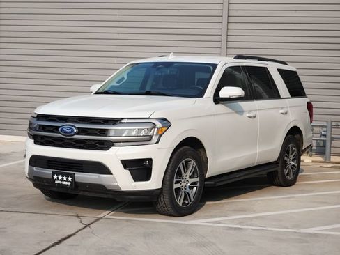 Used 2024 Ford Expedition XLT RWD image 3