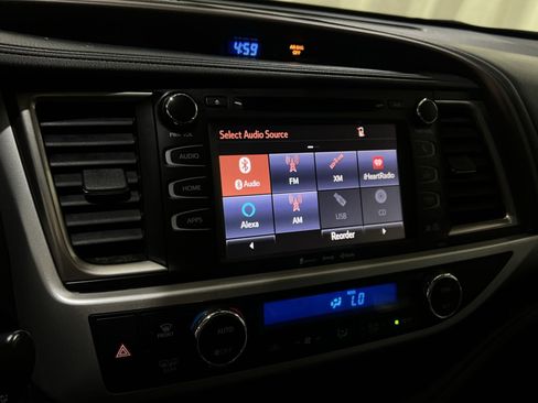 Used 2019 Toyota Highlander XLE AWD/4WD image 24