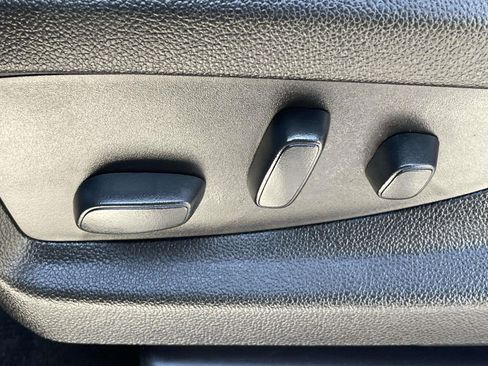 Used 2018 Chevrolet Suburban Premier image 26