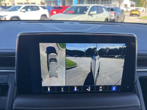 Used 2022 Chevrolet Suburban Z71 w/ Z71 Off-Road Package image 30