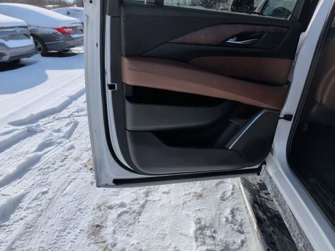 Used 2017 Cadillac Escalade ESV Premium Luxury image 8