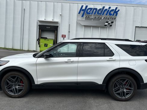 Used 2025 Ford Explorer ST AWD/4WD image 7