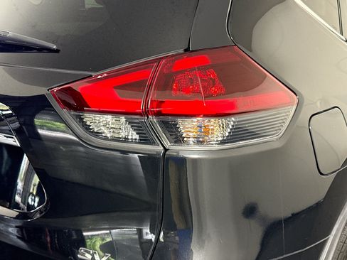 Used 2020 Nissan Rogue SV FWD image 34