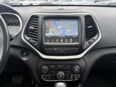 Used 2018 Jeep Cherokee Trailhawk w/ Quick Order Package 27L image 31