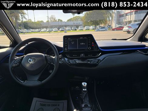 Used 2020 Toyota C-HR XLE FWD image 14