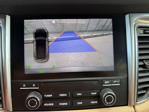 Certified 2018 Porsche Macan Sport Edition image 32