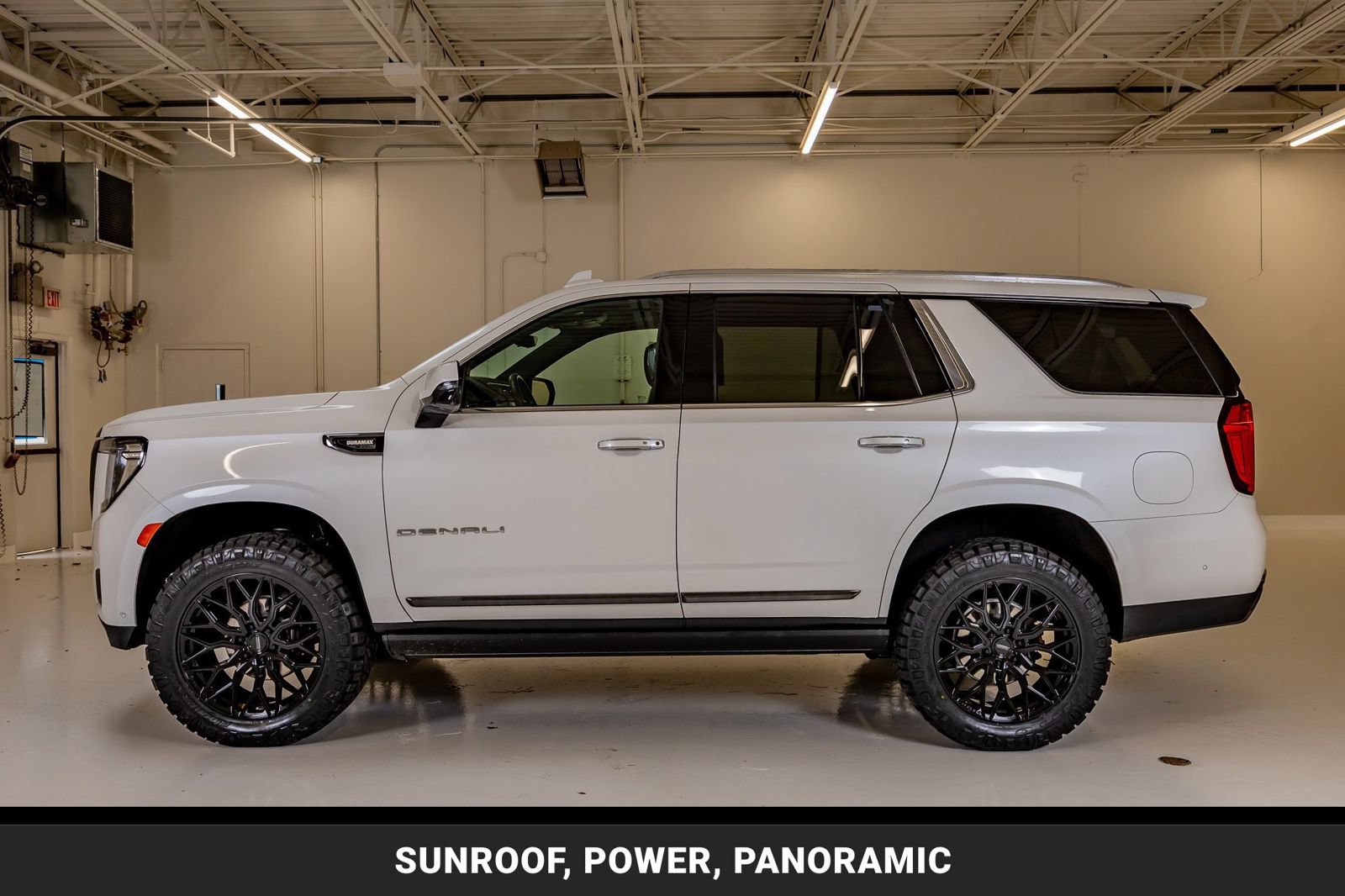 Used 2024 GMC Yukon Denali Ultimate AWD/4WD image 6