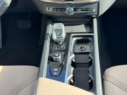 New 2026 Volvo XC60 B5 Core w/ Climate Package image 9