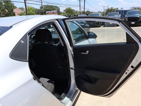 Used 2020 Hyundai Accent SE FWD image 38