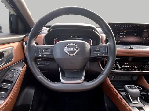 Used 2025 Nissan Rogue Platinum w/ Platinum Premium Package FWD image 11