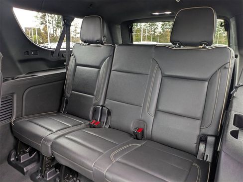 Used 2022 Chevrolet Suburban Premier image 10