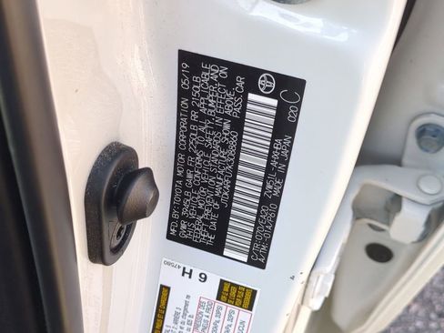 Used 2019 Toyota Prius XLE image 27