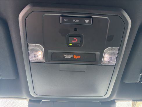 Certified 2025 Toyota Tacoma SR5 AWD/4WD image 14