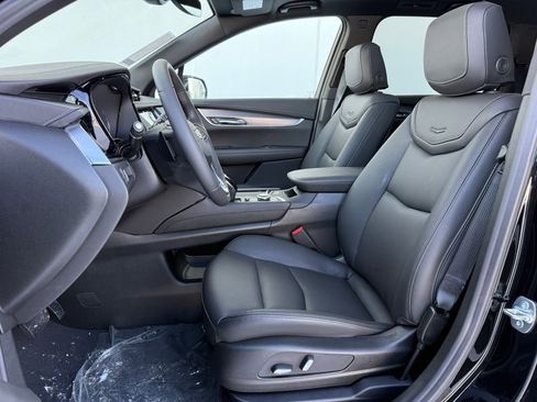 New 2025 Cadillac XT6 Luxury image 4