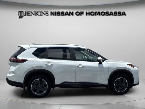 Certified 2024 Nissan Rogue SV w/ SV Premium Package FWD image 3