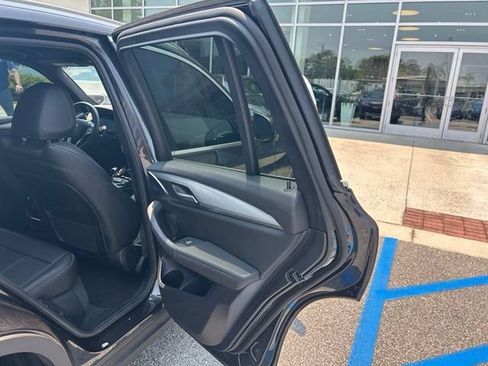 Used 2024 BMW X3 sDrive30i w/ Convenience Package RWD image 23