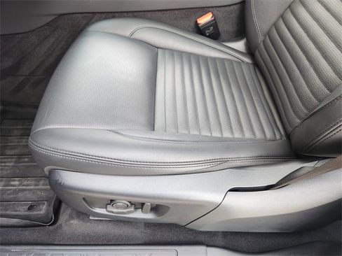 Used 2024 Land Rover Discovery Sport S image 23