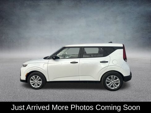 Used 2021 Kia Soul LX image 2