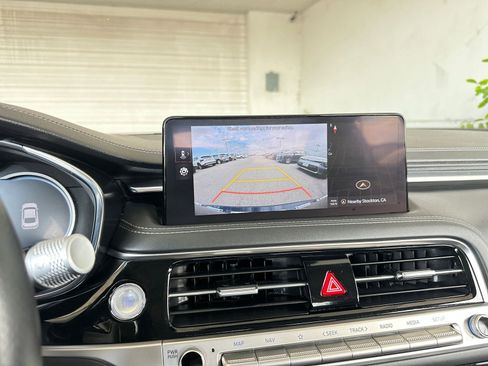 Used 2025 Genesis G70 2.5T image 18