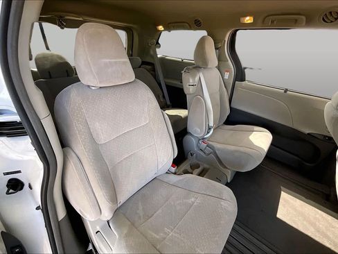 Used 2015 Toyota Sienna LE FWD image 17