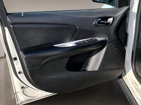 Used 2019 Dodge Journey SE w/ Connectivity Group image 18