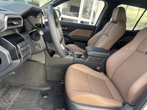 Used 2025 Toyota 4Runner Limited image 10