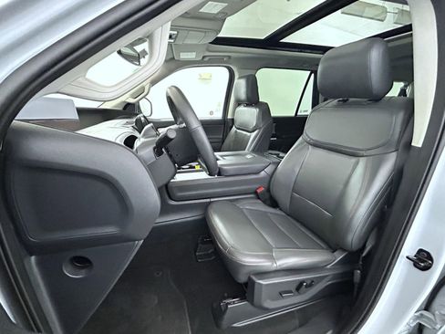 Used 2025 Ford Expedition Max Active AWD/4WD image 10