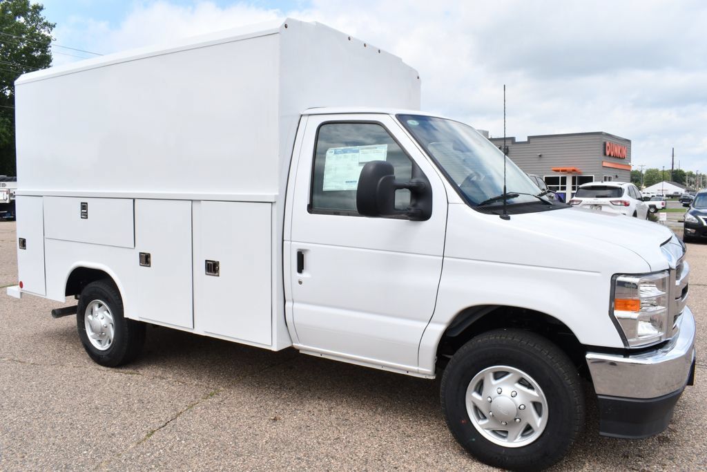 New 2026 Ford E-350 and Econoline 350 Super Duty w/ Power Equipment Group RWD image 5