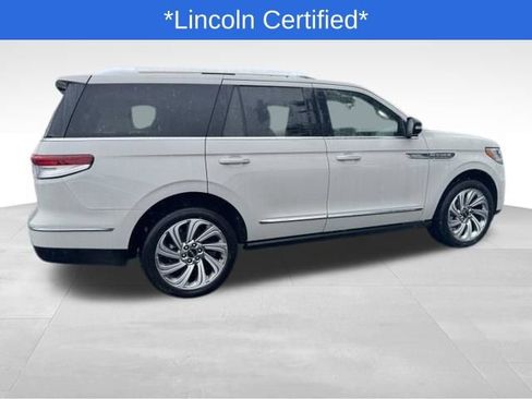 Certified 2024 Lincoln Navigator Reserve AWD/4WD image 3