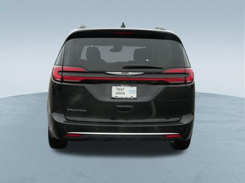 Used 2021 Chrysler Pacifica Touring FWD image 7