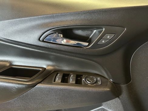 Used 2021 Chevrolet Equinox LT image 18