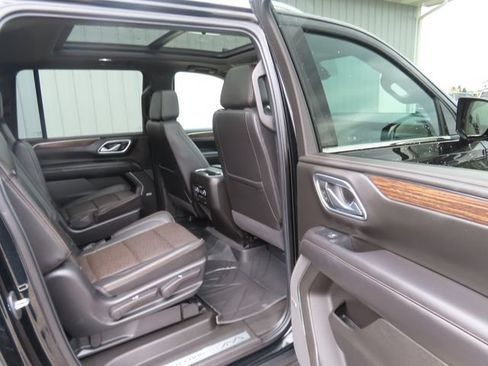 Used 2021 Chevrolet Suburban High Country w/ Premium Package AWD/4WD image 29