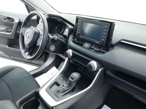 Used 2020 Toyota RAV4 LE image 22