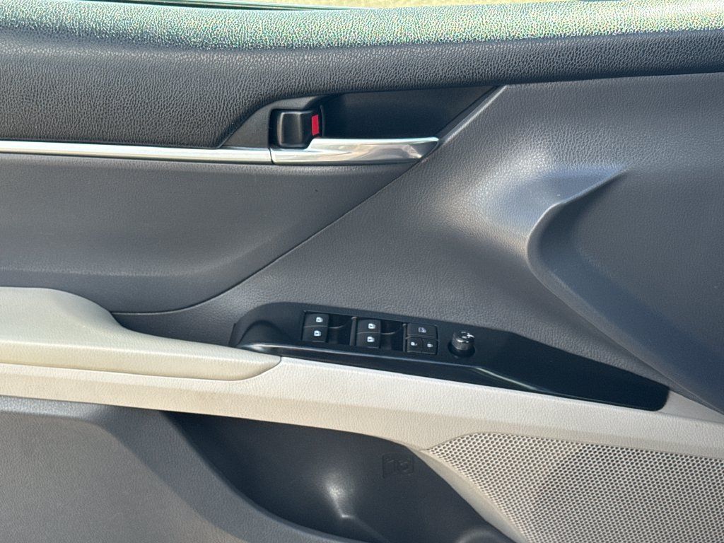 Used 2019 Toyota Camry LE FWD image 32