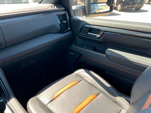 Used 2025 GMC Sierra 2500 AT4 AWD/4WD image 11