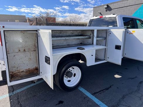 Used 2022 Ford F550 4x4 Crew Cab Super Duty w/ Power Equipment Group image 29