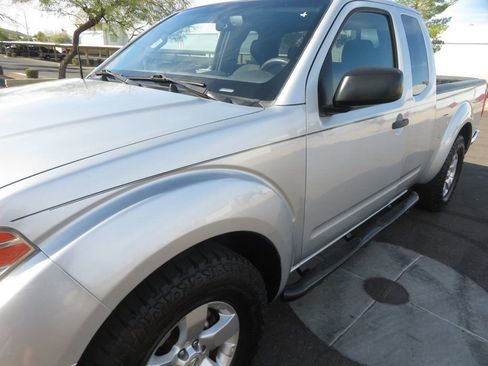 Used 2013 Nissan Frontier SV w/ SV Value Truck Pkg RWD image 8