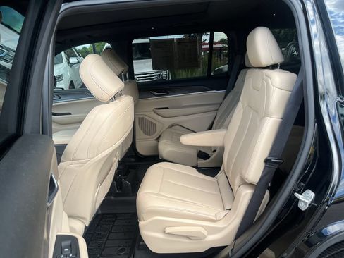 Used 2024 Jeep Grand Cherokee L Limited RWD image 25