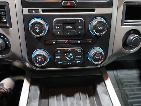 Used 2017 Ford Expedition XLT w/ Equipment Group 202A AWD/4WD image 27