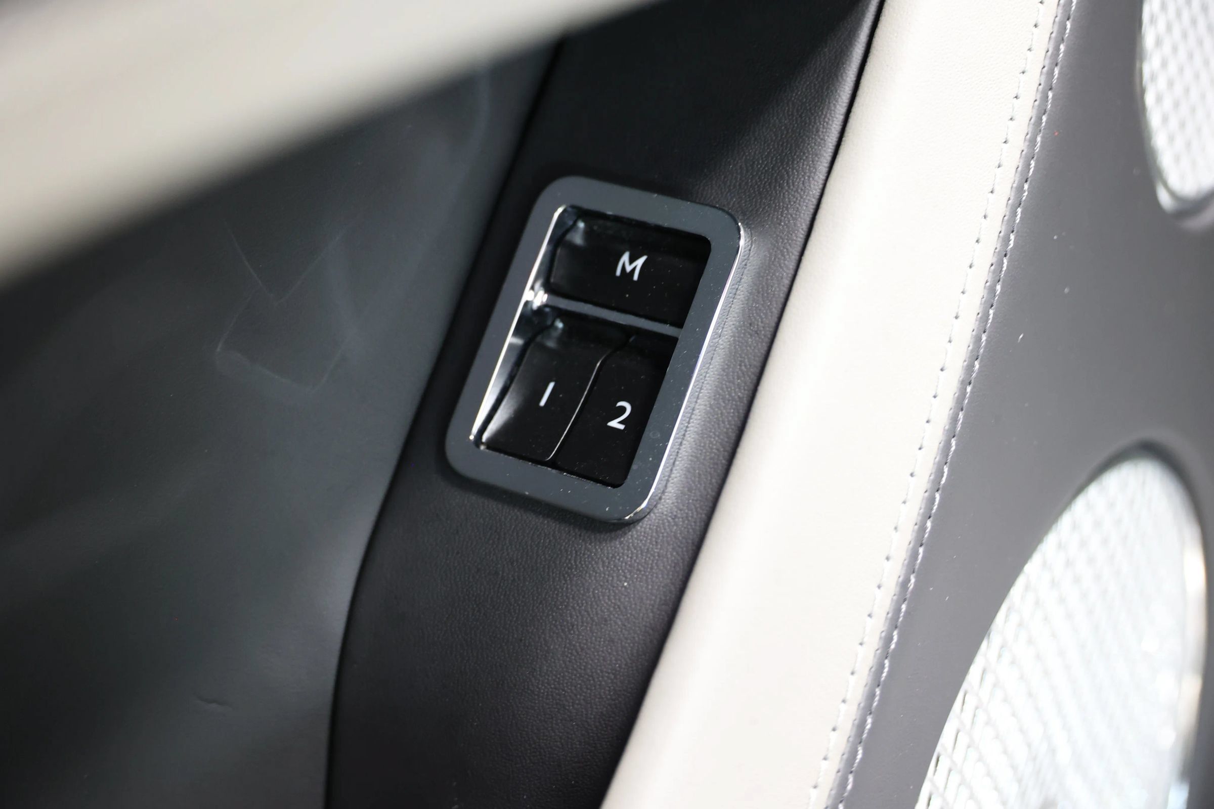 Used 2023 Bentley Bentayga Extended Wheelbase AWD/4WD image 60