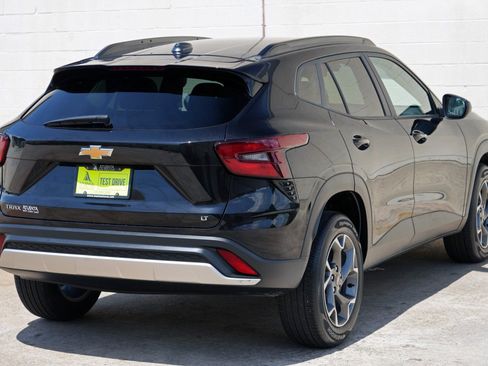 Used 2025 Chevrolet Trax LT w/ LT Convenience Package FWD image 45