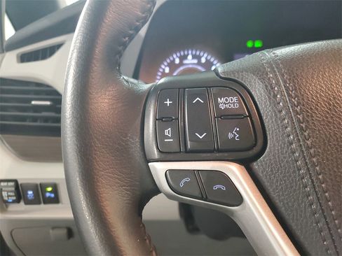 Used 2020 Toyota Sienna XLE image 21