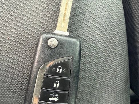 Used 2020 Toyota Corolla LE FWD image 26