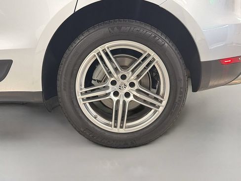 Certified 2015 Porsche Macan S AWD/4WD image 35